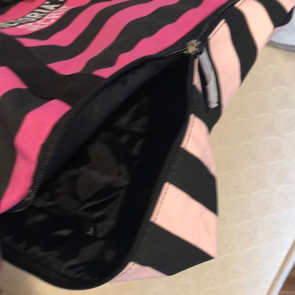 Victoria’s Secret large tote/travel/gym bag - Picture 4 of 4